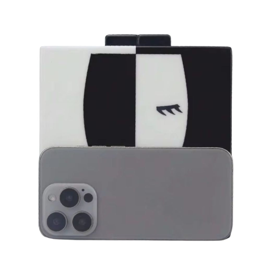 Künstlerische Acryl-Clutch – Schwarz-weiße Statement-Abendtasche mit Perlen- oder Kettengriff