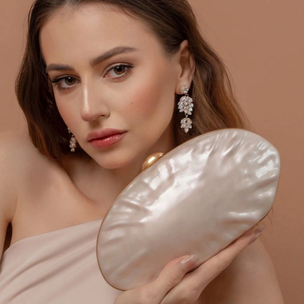 The 'Aella' Clutch